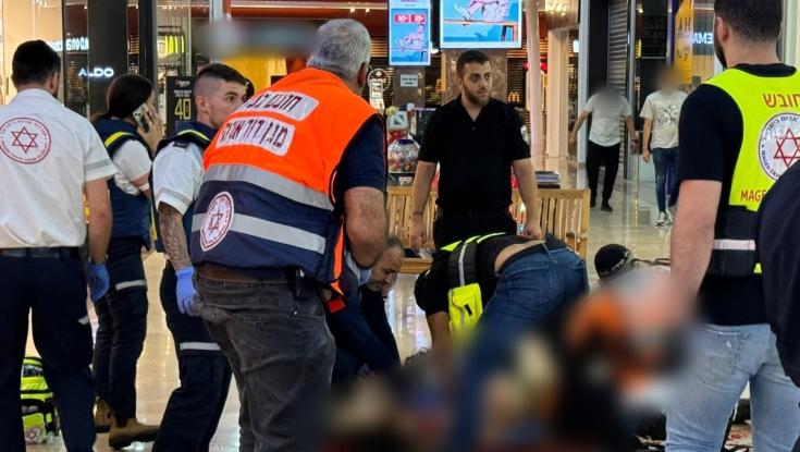 פיגוע דקירה בקניון בכרמיאל: נקבע מותו של אחד הפצועים