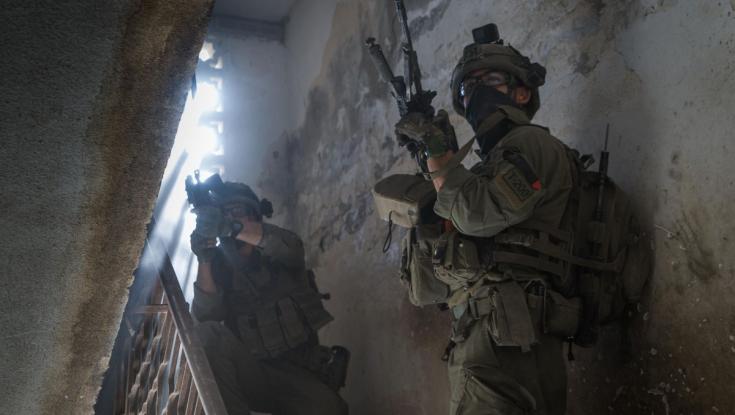 מקשקש בזנב תוך כדי היריות: תיעוד פשיטת לוחמי גבעתי לצד כלב עוקץ