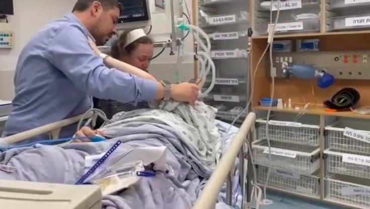 לאחר שהשאיר פתק להוריו: צפו במפגש המרגש בין הפצוע למשפחתו