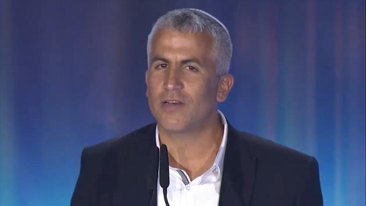 "היא ביקשה 'תדבר שנשמע את העברית שלך'": הנאום המצמרר של מנחם קלמנזון