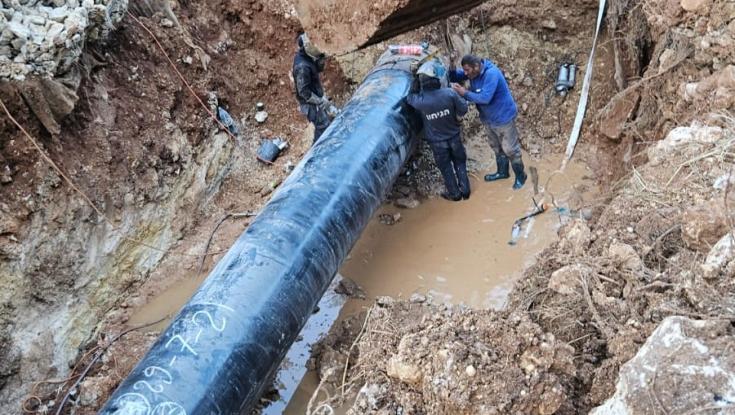 לאחר עבודה מאומצת במשך כל הלילה: תוקן צינור המים בעין כרם שגרם להצפה הגדולה