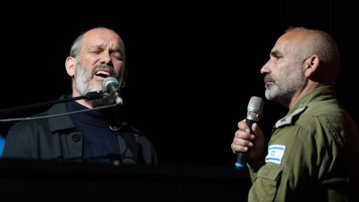 מצמרר: יונתן רזאל ביצע את השיר שהלחין הנופל