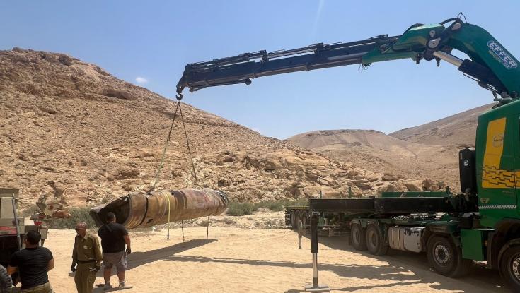 היה צריך מנוף מיוחד: צה"ל פינה שרידי טיל מהמתקפה האיראנית