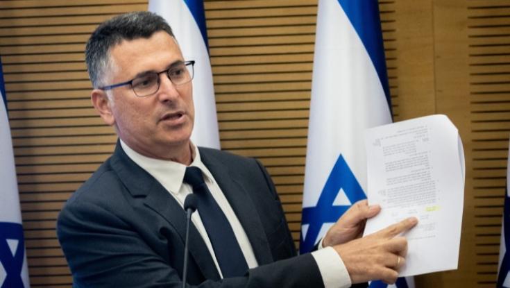 בצל ההסלמה הביטחונית: גדעון סער מוותר על תיק הביטחון