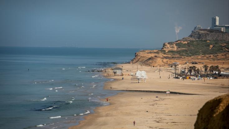 קטסטרופה בנתניה: משרד הבריאות הודיע על זיהום חריג בחוף הפופולרי