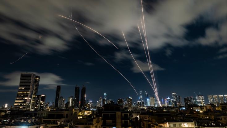 אזעקות בלתי פוסקות בצפון, בישראל נערכים להתרחבות הירי