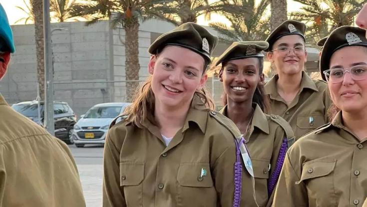 החטופה ששוחררה סיימה בהצטיינות את הקורס בצה"ל: "שלמה עם ההחלטה"
