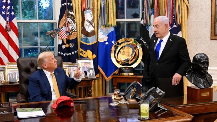 מה זה עושה שם? מעטים שמו לב לפריט הנדיר מאחורי נתניהו וטראמפ