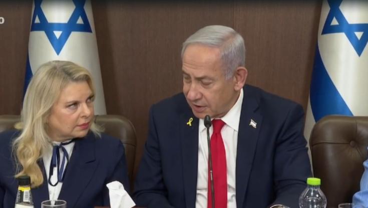 נתניהו: "יש עד 24 חטופים חיים"; שרה תיקנה בלחש: "פחות" | צפו
