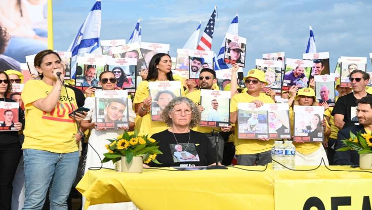 היוזמה, ההכחשה והחטופים שעדיין שם: מה יהיה צבע החולצה של היום הראשון ללימודים?