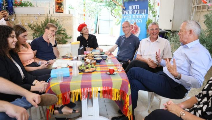 הרב הסרוג וארגון המחאה במיזם שיח מיוחד לזכר הנרצח בשבעה באוקטובר