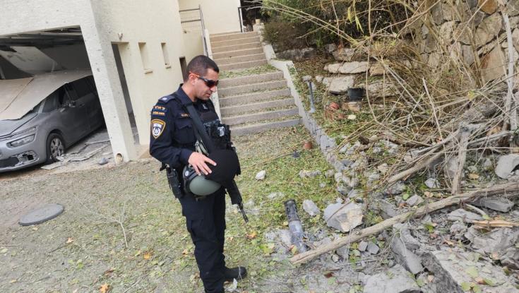 ירי רקטי מרצועת עזה: נפילות בחולון ובכפר חב"ד, שתי פצועות קל מרסיסים