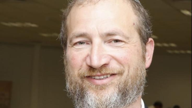 הרב ששכל את שני בניו בשבעה באוקטובר ידליק משואה