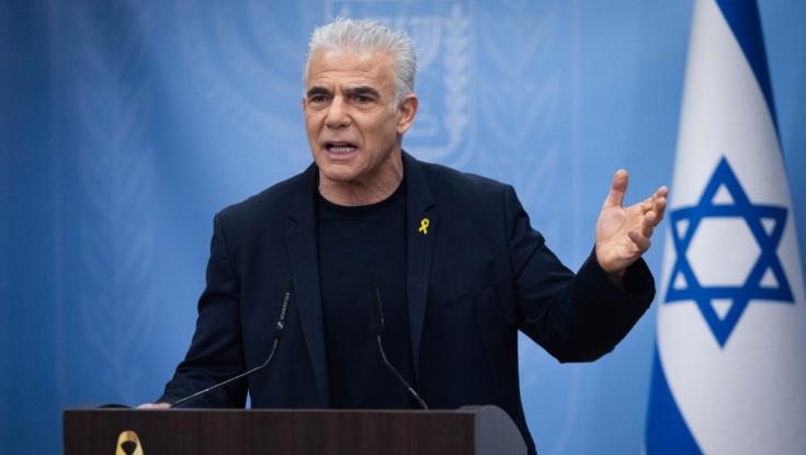 לפיד מגנה את תקיפות צה"ל בדמשק: "לא נכון להפיל את המשטר"