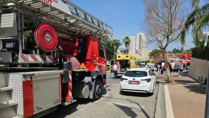 אסון כבד בחולון: אישה נספתה משריפה בבניין מגורים