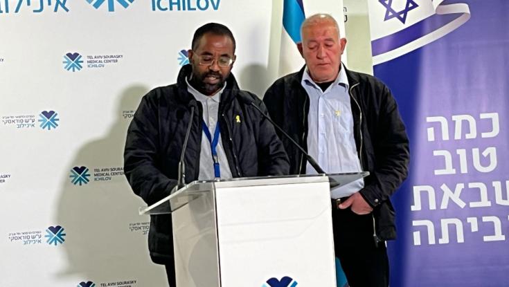 "לא תיארנו לעצמנו את האכזריות": משפחות השבים בהצהרה מבית החולים