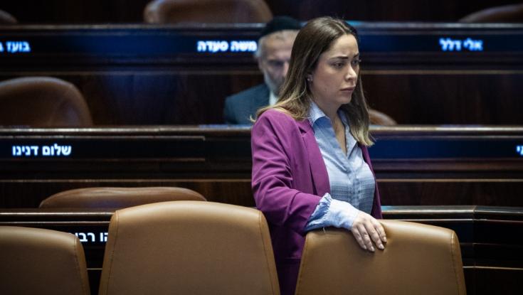 המשטרה פשטה על משרדה של מאי גולן, מקורבים לשרה נעצרו