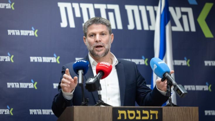 סמוטריץ' מצטרף לזעם על סביבת נתניהו: "מדובר בטירוף מוחלט - שישבו בכלא"