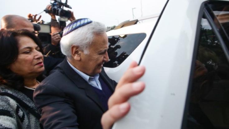 משה קצב מוציא ספר חדש ויורה לכל הכיוונים: "הוצאה להורג"