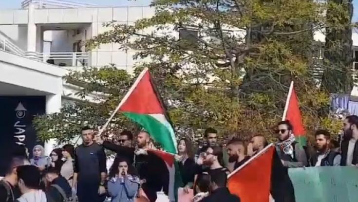 עם כאפיות ודגלי פלסטין: סטודנטים הפגינו באוניברסיטת ת"א