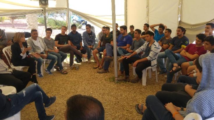 תלמידי הישיבה התיכונית הצטרפו למאבק עובדי 'נגב קרמיקה'