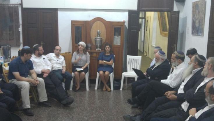 במועצה תוקפים ורבני השכונות משבחים?
