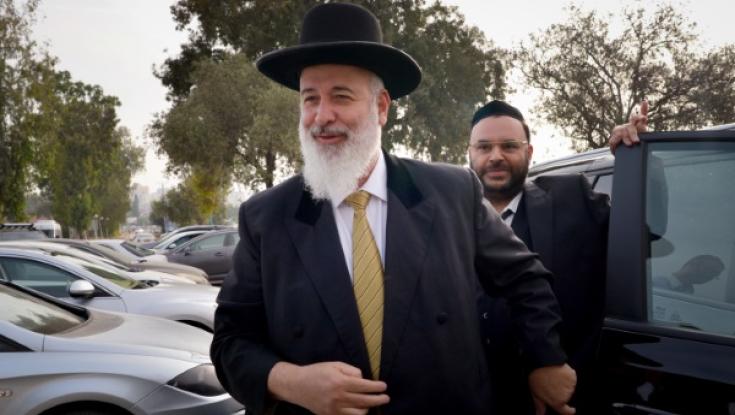הרבנות הראשית לרב מצגר: מתכוונים לשלול ממך את תואר "הרב"