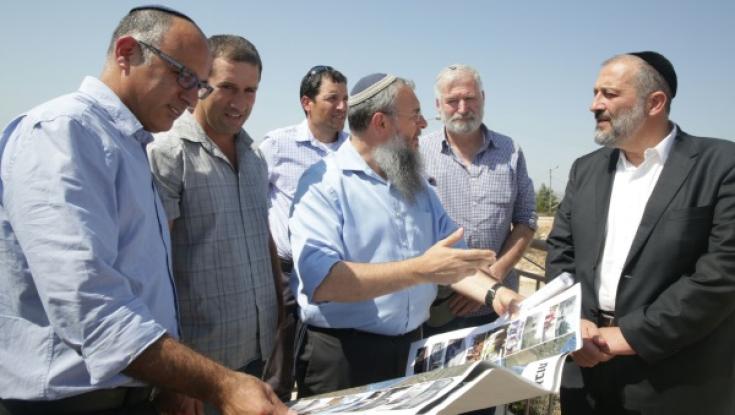 השר דרעי סייר בשכונת נתיב האבות