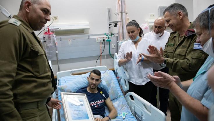 אות הצטיינות לחייל שנפצע בפיגוע בדרום הר חברון