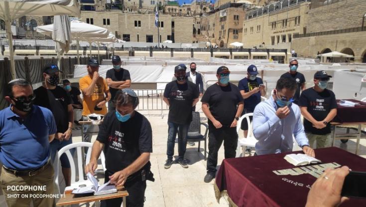 עשרות משתתפים בתפילה בכותל להצלת תעשיית התרבות