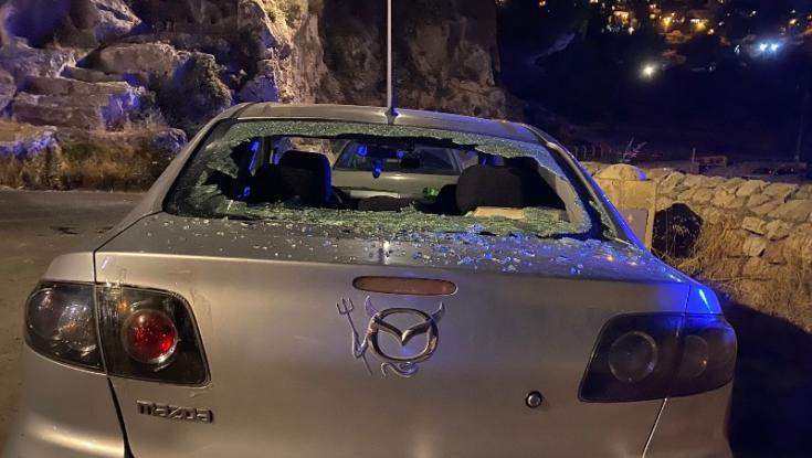 בלב ירושלים: הכתב הסרוג נרגם באבנים