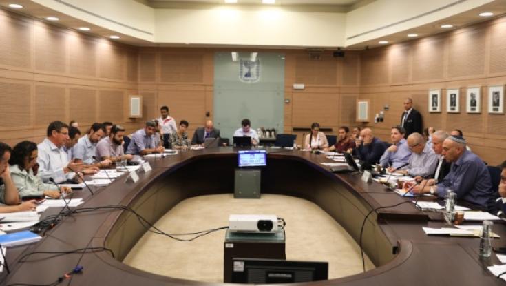 דיווח: הסכמות בין הליכוד וכחול לבן על חלוקת תפקידים בוועדות