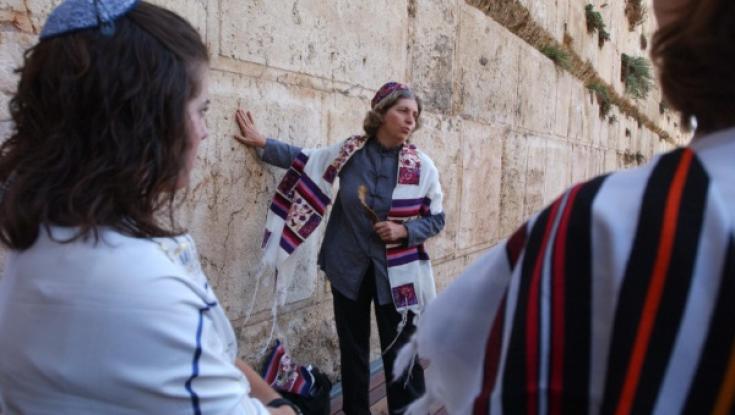 דרישה: להרחיק את נשות הכותל מתפילות ראש החודש הקרוב
