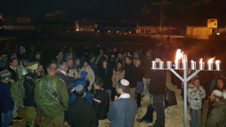 צפו: הדלקת נרות בשטח הרשות הפלסטינית