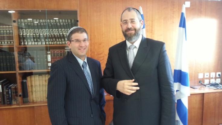 הרב לאו בעצמו, כרב עיר, נמנע מלהפנות מסמכים  למחלקת אישות וגרות