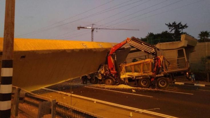נקבע מותו של נהג המשאית שנפגע מקריסת הגשר בכביש 4