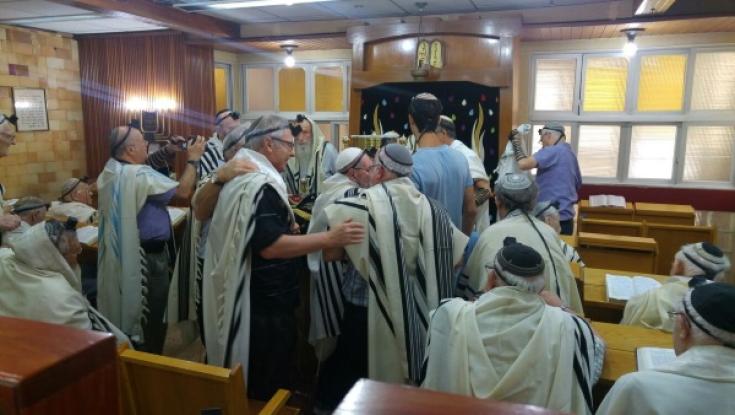 צפו: בר המצווה של אליעזר מאירוביץ' בן ה-88