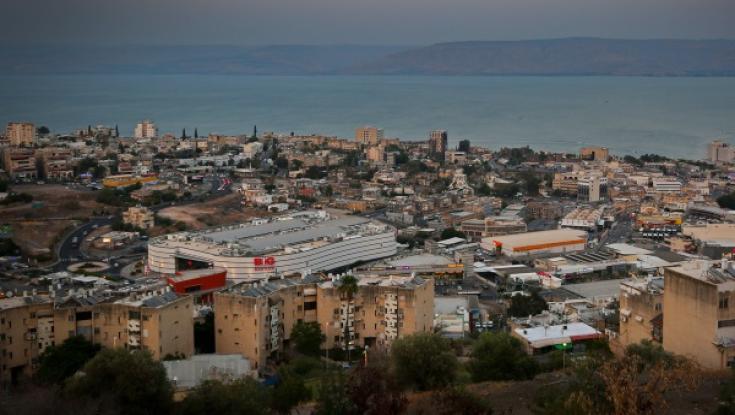 החלו ההגבלות בטבריה ובאלעד: "יתאפשרו יציאה וכניסה לעבודה וללימודים"