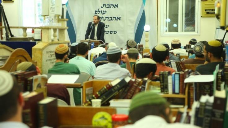 תלמידי ישיבות ההסדר והמכינות במפגן תמיכה ברמת השרון