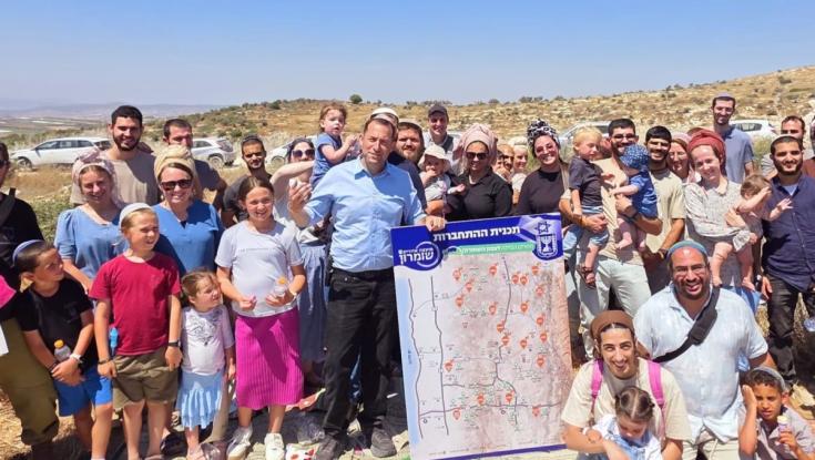 נערכים להקמת היישוב נועה: גרעין המשפחות הגיע לבקר
