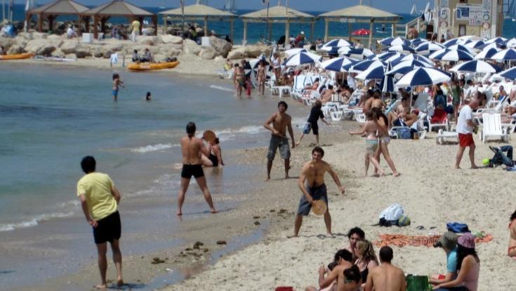 קטסטרופה בגוש דן: החופים הפופולריים נסגרים לרחצה