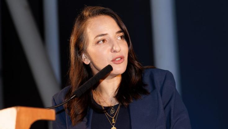 "לוסי, אני אומרת את זה שנים ואני אגיד שוב - את חייבת סטייליסטית"