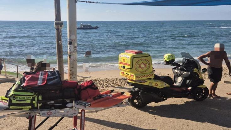 דרמה בחוף במרכז הארץ: שני נערים חולצו, השלישי במצב אנוש
