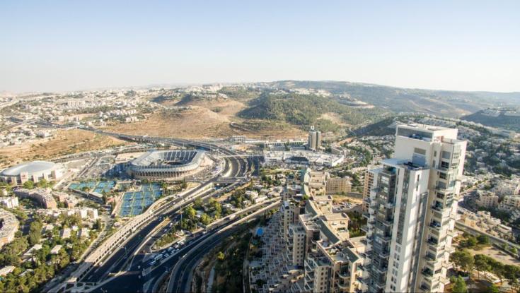 לגור מעל כולם: המגדלים שמשנים את קו הרקיע של ירושלים