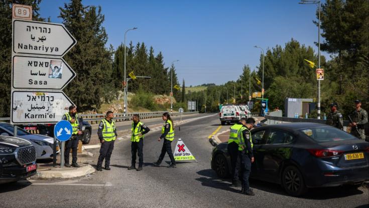 שעות לפני ל"ג בעומר: המשטרה עצרה את הגעתם של אלפים למירון