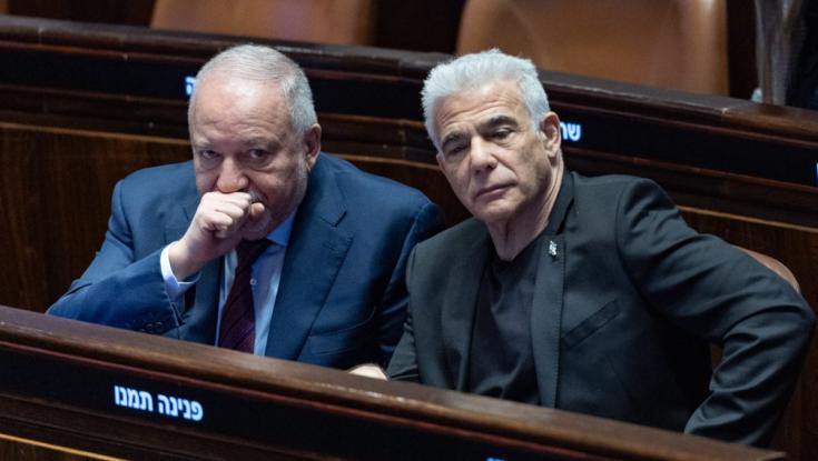 מכה ללפיד: מנכ"ל "יש עתיד" לשעבר מצטרף לליברמן