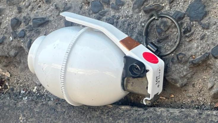 בהלה בבת ים: צעיר נתפס עם רימון באמצע הרחוב