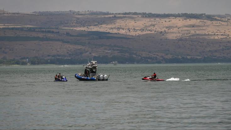 חילוץ דרמטי בכנרת: שני צעירים נפלו מקיאק מאות מטרים מהחוף