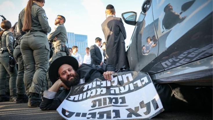 "החיילים יכנסו לכלא בגלל קבוצת חרדים משתמטים שחסמו את הכביש"