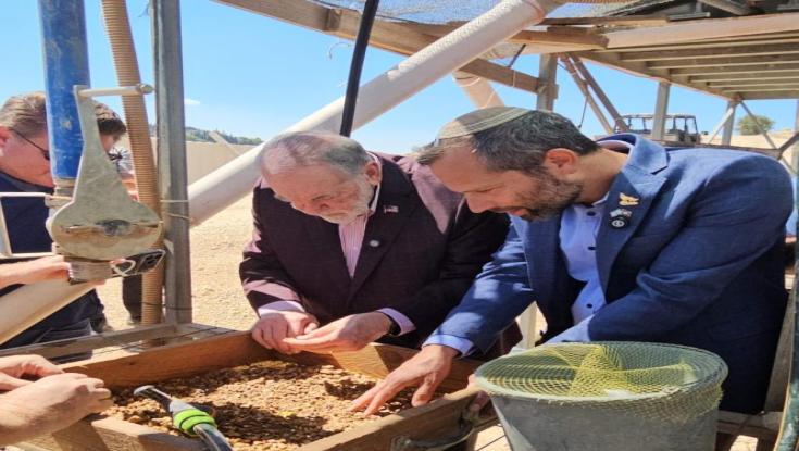 קובעים מציאות בשטח: שגריר ארה"ב השתתף בחפירות בשילה הקדומה